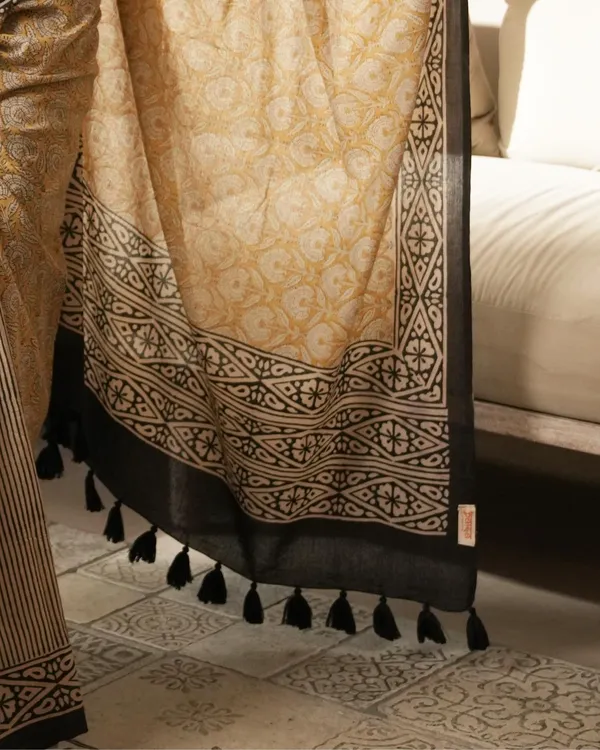 Mustard_Cotton_Dual_Print_Mul_Saree_For_Women